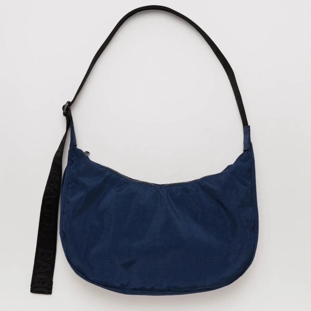 BAGGU Medium Nylon Crescent Bag Navy Black Strap NWOT - Picture 2 of 13